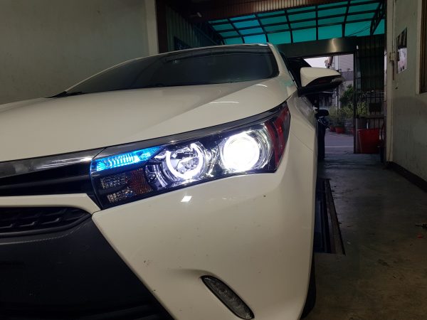 Toyota Altis 11.5代安裝魚眼大燈與藍色惡魔眼