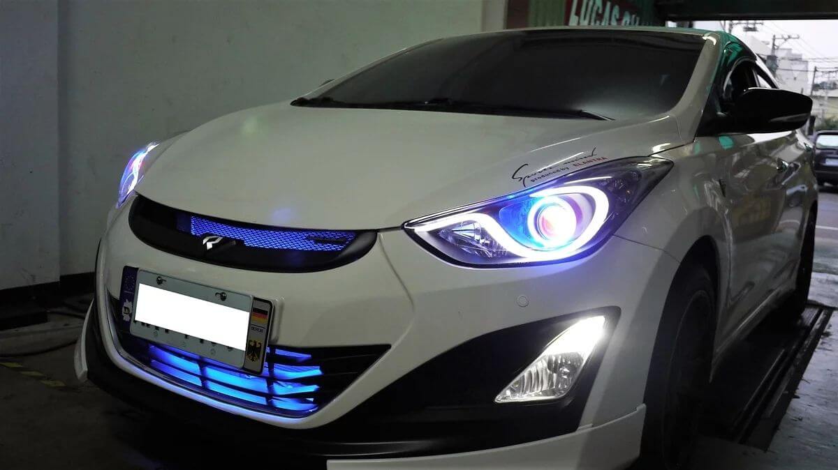 hyundai elantra light 02